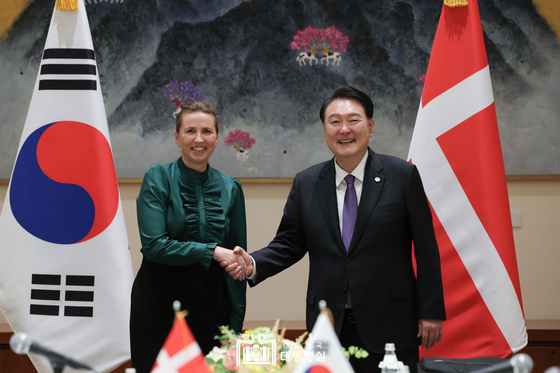 Korean President Yoon Suk Yeol, right, shakes hands with Danish Prime Minister Mette Frederiksen during their bilateral summit on the sidelines of the UN General Assembly in New York on Monday. [JOINT PRESS CORPS]