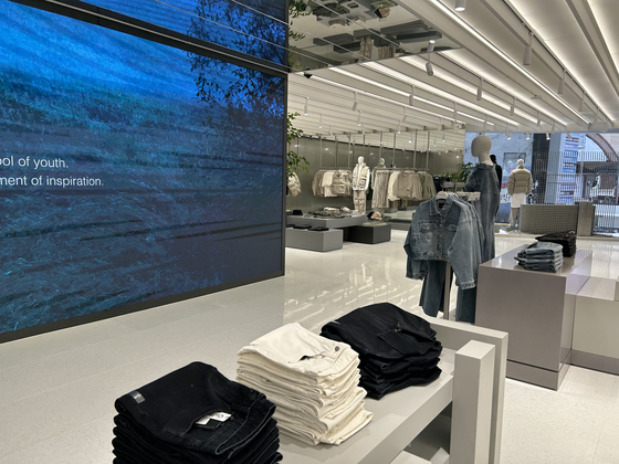 The lobby of the new Musinsa Standard store in Daegu [SHIN MIN-HEE]