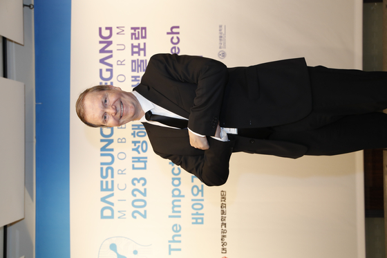 Bernhard Palsson, professor of bioengineering at the University of California, San Diego, poses for a photo before the 2023 Daesung Haegang Microbes Forum held in central Seoul on Tuesday. [DAESUNG GROUP]