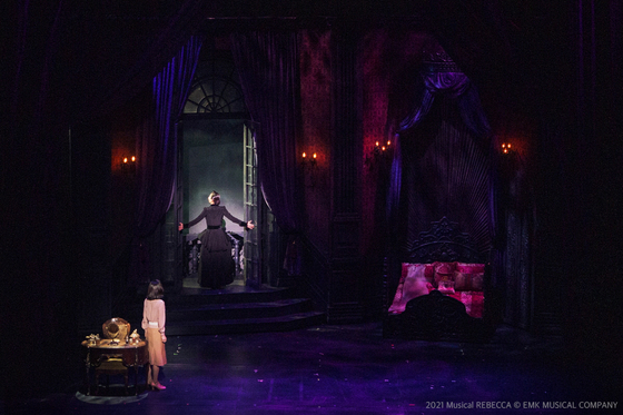 Actor Lisa as Mrs. Danvers, right, and Wendy as "I" in the ongoing production of the musical "Rebecca" at Blue Square in Yongsan District, central Seoul [EMK MUSICAL COMPANY]