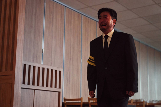 Actor Ryu Seung-ryong plays Jang Ju-won in the Disney+ drama ″Moving,″ who has superpowers but lives an ordinary life and shows humanity through his emotional portrayal of a husband who loses his wife [WALT DISNEY COMPANY KOREA]