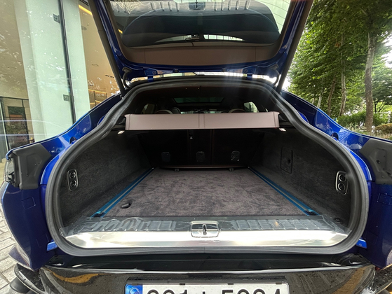The trunk capacity of DBX707 stands at 638 liters. [ASTON MARTIN SEOUL] 