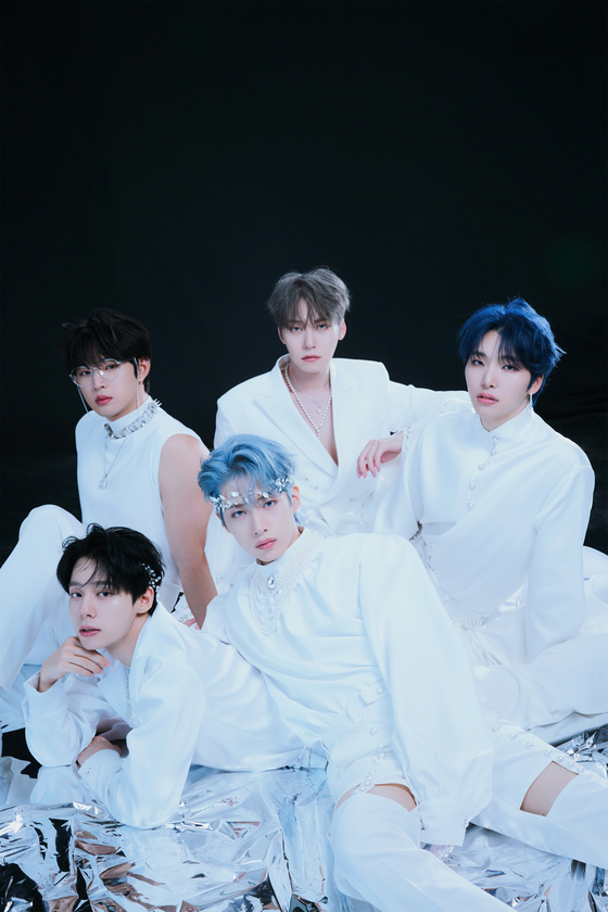 Boy band Oneus to release its 10th EP ″La Dolce Vita″ on Sept. 26 [RBW]