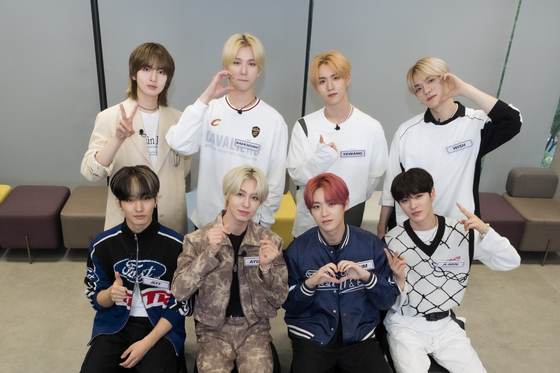 Boy band EPEX poses for photos after an interview with the Korea JoongAng Daily [CHO YONG-JUN]