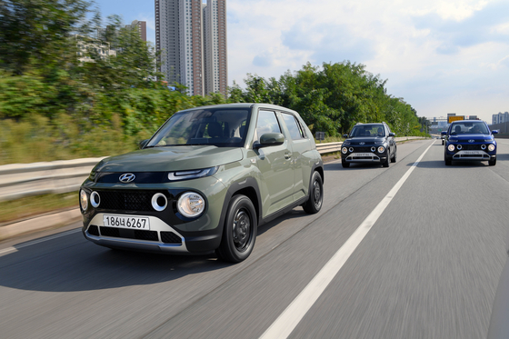A Hyundai Casper races on a highway [HYUNDAI MOTOR]