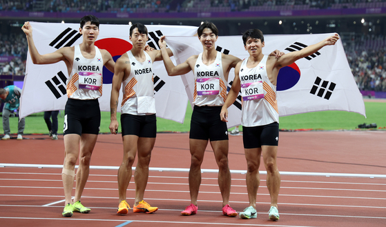 The Korean mens 4x100 meters relay team celebrate after finishing third in the sprint relay event at the HOC Stadium in Hangzhou, China on Tuesday.  [YONHAP]