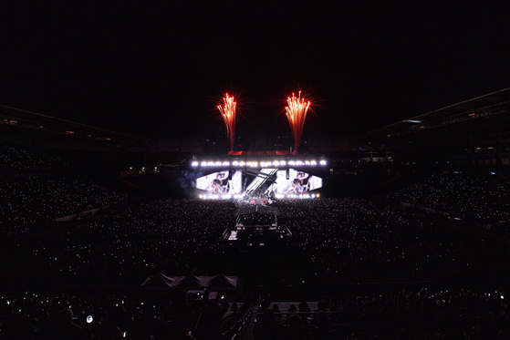 Boy band Enhypen during its ″Fate″ world tour concert in Los Angeles [BELIFT LAB]