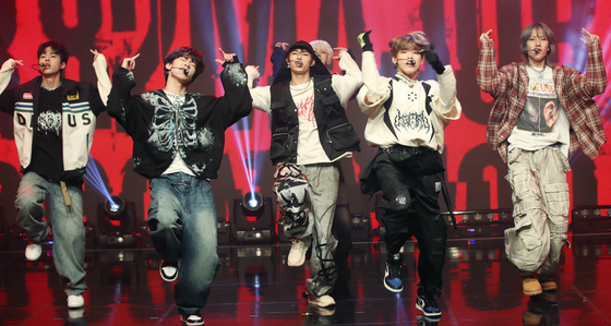 Boy band 82Major performs its debut track ″First Class″ from single ″ON″ during its debut showcase held on Wednesday at the Ilchi Art Hall in southern Seoul. [NEWS1]