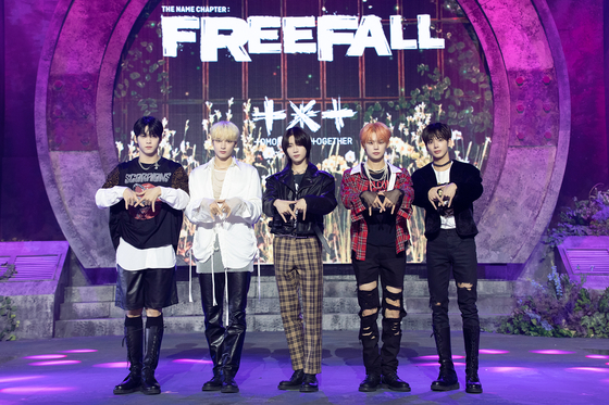 Tomorrow X Together during a press showcase held Thursday at the Kyung Hee University’s Grand Peace Palace in Dongdaemun District, eastern Seoul, ahead of the release of its third full-length album ″The Name Chapter: Freefall″ on Friday. [BIGHIT MUSIC]