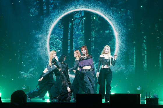 Chuu performs her latest song ″Howl″ at the Yes24 Live Hall in Gwangjin District, eastern Seoul, on Wednesday. [ATRP]