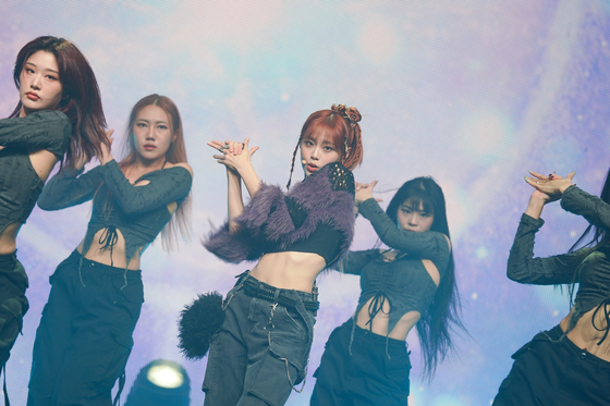 Chuu performs her latest song ″Howl″ at the Yes24 Live Hall in Gwangjin District, eastern Seoul, on Wednesday. [ATRP]