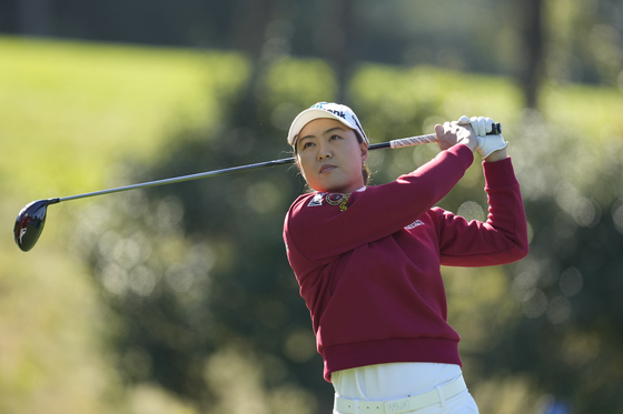 Australia's Minjee Lee watches her tee shot on the second hole during the third round of the BMW Ladies Championship at Seowon Valley Country Club in Paju, Gyeonggi on Saturday. [AP/YONHAP]