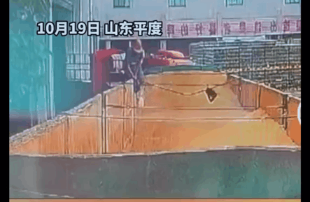 A video seemingly shows an employee urinating in a Tsingtao Brewery factory in China [SCREEN CAPTURE]