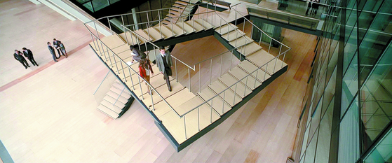 A scene from Nolan's "Inception" (2010) [WARNER BROTHERS] 