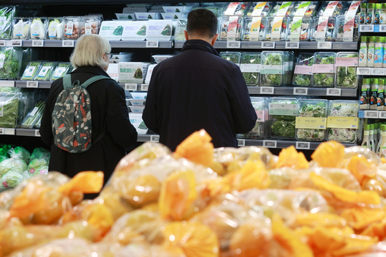 People shop for groceries at a supermarket in Seoul on Tuesday. [YONHAP]