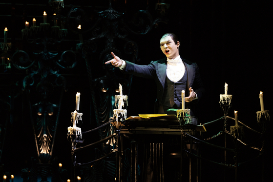 Korean production of "The Phantom of the Opera" is being staged at the Charlotte Theater in southern Seoul. [CLIP SERVICE] 