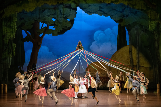 Korean National Ballet will be presenting "La File Mal Gardee" from Nov. 8 to 12 at the Seoul Arts Center in southern Seoul. It will be Frederick Ashton's version. [KOREAN NATIONAL BALLET] 