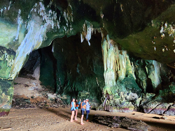 During an island excursion, guests can kayak through beautiful limestone cliffs and rocks and stop by at mysterious caves. [YIM SEUNG-HYE] 
