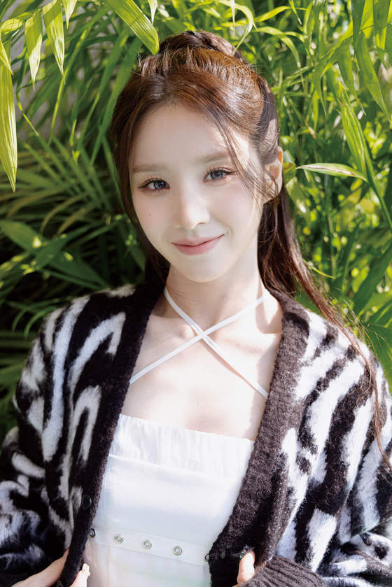 Heejin of girl group ARTMS dropped her first EP ″K″ on Tuesday. [MODHAUS]