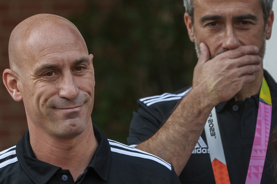 Luis Rubiales, left, stands next to then-Head Coach Jorge Vilda after Spain's World Cup victory on Aug 22. [AP/YONHAP]