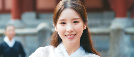 Scenes from Heejin's ″Algorithm″ music video [MODHAUS]