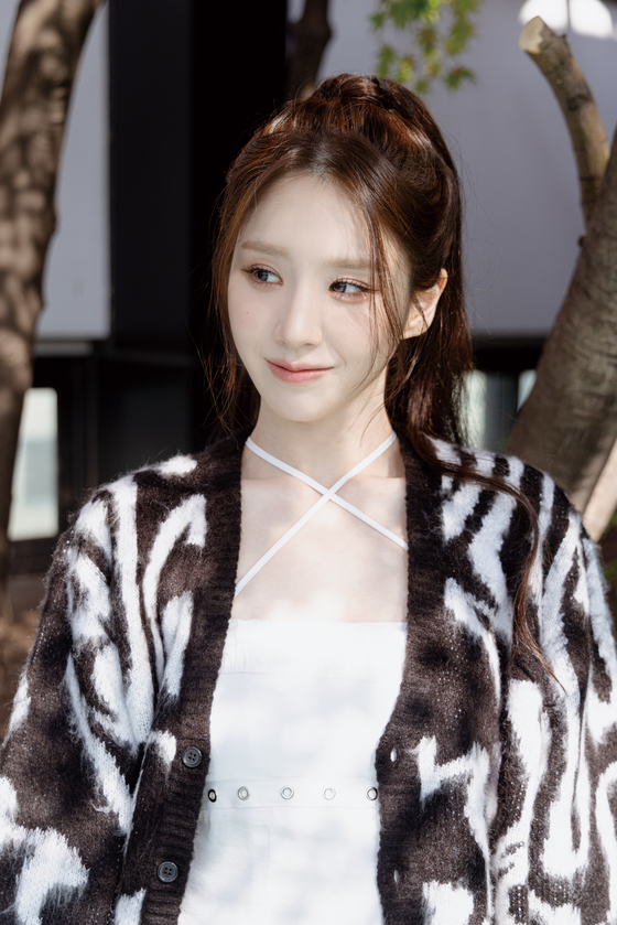  Heejin from girl group ARTMS dropped her first EP ″K″ on Tuesday. [MODHAUS]