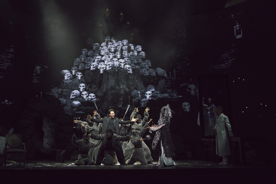 Theatrical performance “Faust” featuring actor Park Hae-soo [LG ARTS CENTER]