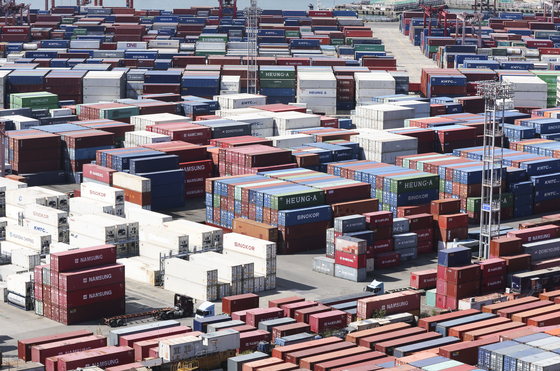 Containers for exports and imports are stacked at a pier in the southern port city of Busan. [YONHAP]