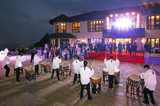 Aria Nanta performs before a global audience at the 2023 GMF Charity Night Gala held Tuesday evening at Grand Walkerhill Seoul's Aston House in eastern Seoul. [PARK SANG-MOON]