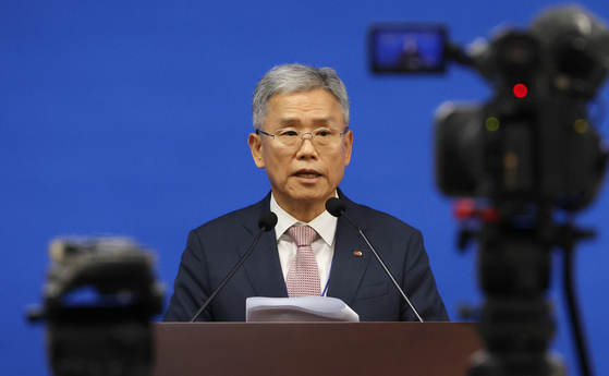 Korea Electric Power Corporation's CEO Kim Dong-cheol speaks at a press briefing at the Sejong government complex on Wednesday. [YONHAP]