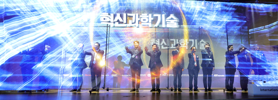 Attendees at the 2023 International Symposium on Korea, the Country of Innovation and Start-ups, stand on the stage during the Korean Innovative Start-ups Declaration Ceremony at the National Assembly Members' Office Building in western Seoul on Wednesday. [KANG JUNG-HYUN]