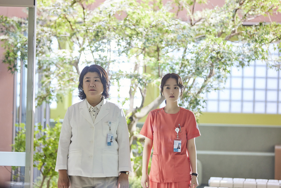 Park Bo-young, right, plays Jung Da-eun, a nurse who gets posted to the psychiatric ward of the hospital where she works, in the new Netflix series ″Daily Dose of Sunshine″ [NETLIFX]