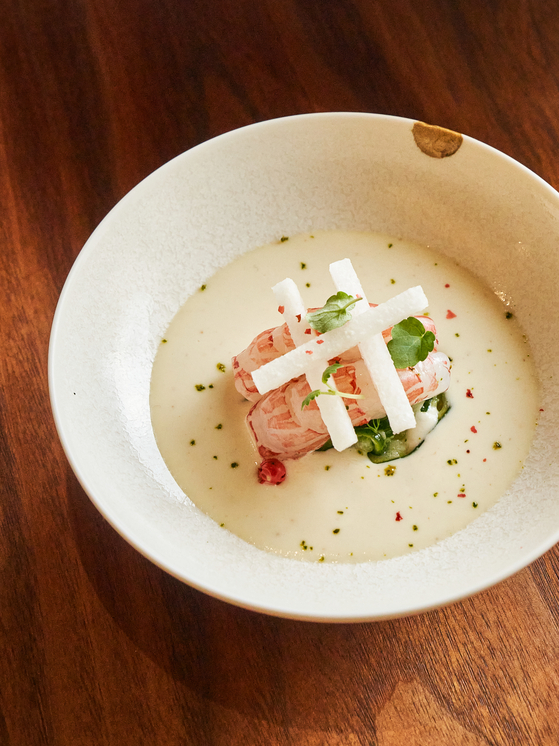 Southern roughs shrimp and pear salad with yuja pine nut sauce by Joo Ok's Shin Chang-ho [KOREAN FOOD PROMOTION INSTITUTE] 