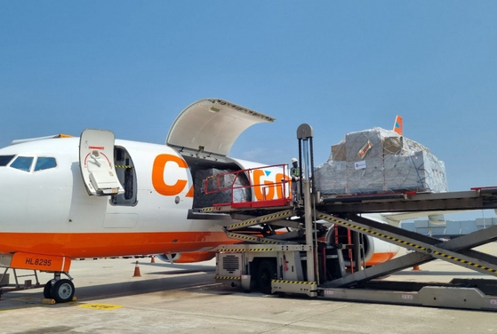 A CJ Logistics cargo aircraft prepares for the international dispatch of products. [CJ LOGISTICS]