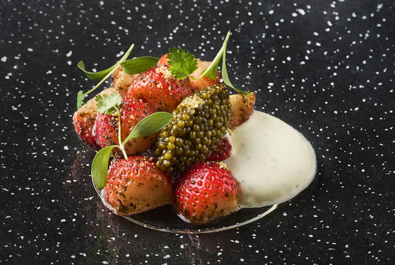 Strawberries with caviar and Sichuan peppercorn pickles by Mingle's Kang Min-goo [KOREAN FOOD PROMOTION INSTITUTE]