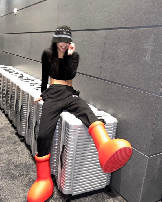 Hong Eun-chae of Le Sserafim dons MSCHF's Big Red Boots. [SCREEN CAPTURE]