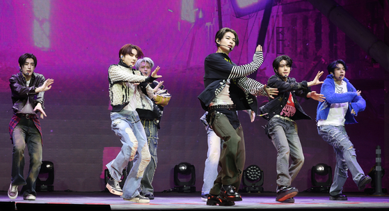 Boy band Enhypen performs its new lead track ″Sweet Venom″ during a showcase held on Thursday at the Yes24 Live Hall music venue in eastern Seoul for its fifth EP ″Orange Blood.″ [NEWS1]