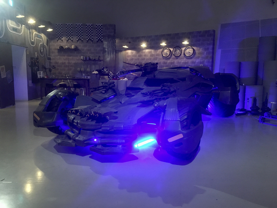 The Batmobile is on display at the ″Celebrating Every Story″ exhibition at the Dongdaemun Design Plaza in Dongdaemun District, central Seoul, on Nov. 17, a day before the official opening of the exhibition. [LIM JEONG-WON]