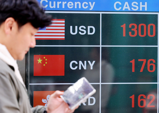 An exchange rate for yuan is shown on an electric display board at a money exchange in Myeong-dong, central Seoul, Wednesday. Yuan traded at 7.1407 yuan per dollar as of 3:40 p.m. in Korean time, down 0.37 percent from the previous trading day, rising above the People's Bank of China's dollar-yuan daily fixing rate of 7.1406 yuan for the first time in four months. [YONHAP]