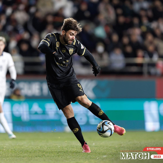 The Pohang Steelers' Zeca in action during a K League match against Daegu FC at Pohang Steelyard in Pohang, North Gyeongsang in a photo shared on the Steelers' official Facebook account on Monday. [SCREEN CAPTURE]