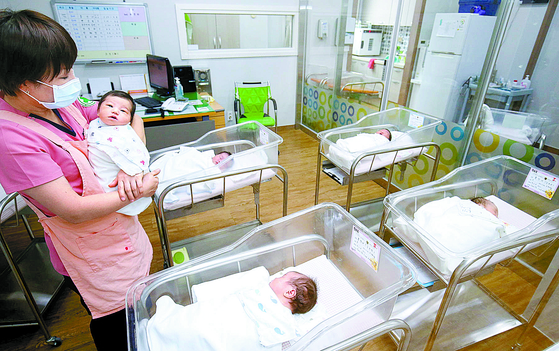 The number of young Koreans is forecast to halve in 30 years amid a rapid aging trend and a record low birthrate. [JANG JEONG-PIL]