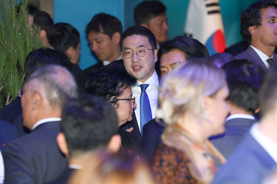 LG Chairman Koo Kwang-mo attends Korea's National Day reception event held in Palais Brongniart in Paris on Nov. 24. [YONHAP]