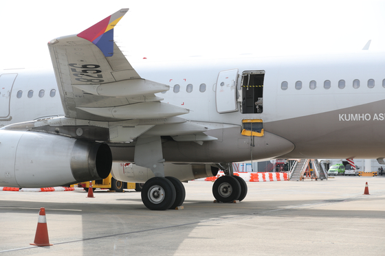 A 32-year-old passenger on a flight traveling from Jeju to Daegu opened an emergency exit 200 meters (700 feet) above ground in May mid-flight in the plane pictured above. [YONHAP]