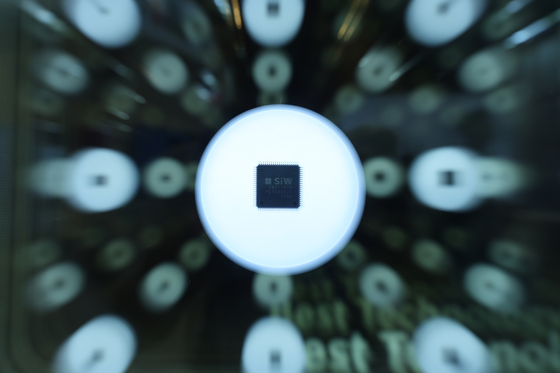 Industrial output fell in October on a marked decline in the production of the semiconductor sector. Pictured is a semiconductor displayed at the SEDEX semiconductor convention held in October. [NEWS1]