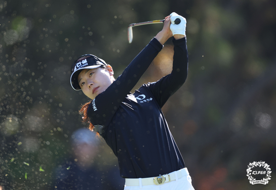 Korea's Lee So-mi tees off in Yangju, Gyeonggi-do in October. [KLPGA]