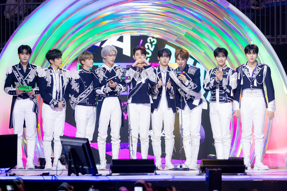 ZeroBaseOne receives New Artist of the Year during the Melon Music Awards 2023 held at Inspire Arena in Incheon on Saturday. [KAKAO ENTERTAINMENT]
