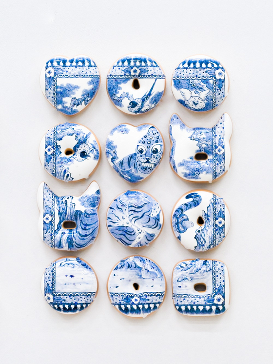 ″Tiger and Magpie with Donut A012″ by Kim Jae-yong [CHAIRS ON THE HILL]