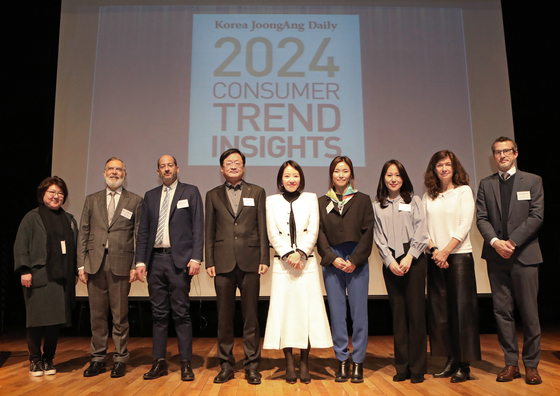 From left, Executive Editor of the Korea JoongAng Daily Choi Ji-young; Uruguayan Ambassador Pablo Scheiner; Argentine Ambassador Emiliano Gabriel Waiselfisz; Korea JoongAng Daily CEO Cheong Chul-gun; Dr. Lee Soo-jin, a research fellow at the Consumer Trend Center at Seoul National University; Korea JoongAng Daily’s culture desk chief Yim Seung-hye and business desk chief Park Eun-jee; spouse of Czech ambassador Andrea Jancarkova; and Slovenian Ambassador Jernej Muller attend the 2024 Consumer Trend Insights hosted by the Korea JoongAng Daily in Seoul on Tuesday. [PARK SANG-MOON]