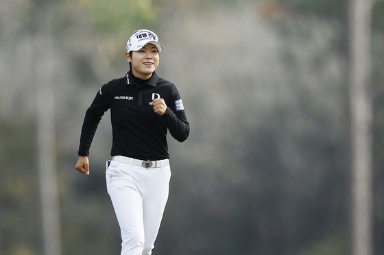 Lee So-mi crosses the first green during the fifth round of the LPGA Q-School at Magnolia Grove Golf Course in Mobile, Alabama on Tuesday.  [AFP/YONHAP]
