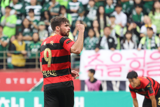 The Pohang Steelers' Zeca celebrates scoring a goal during the Korean FA Cup final against Jeonbuk Hyundai Motors at Pohang Steelyard in Pohang, North Gyeongsang on Nov. 4. [YONHAP] 